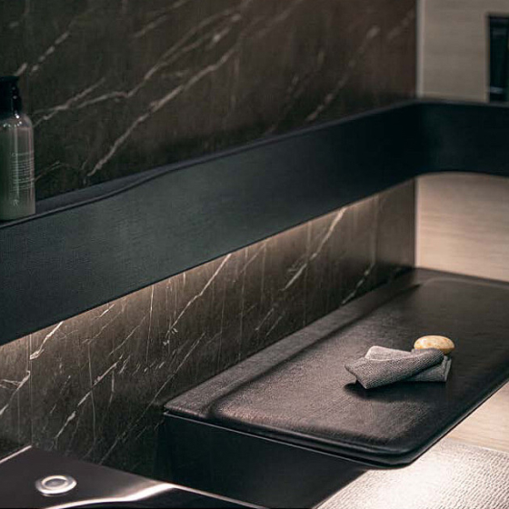 こだわりの素材でラグジュアリーに